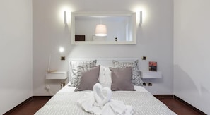 خزنة داخل الغرفة وتجهيزات عازلة للصوت وواي فاي مجانًا