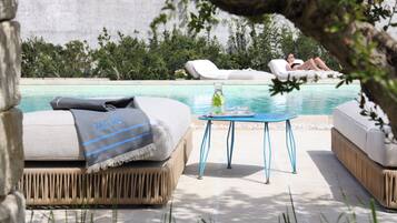 Außenpool, Liegestühle