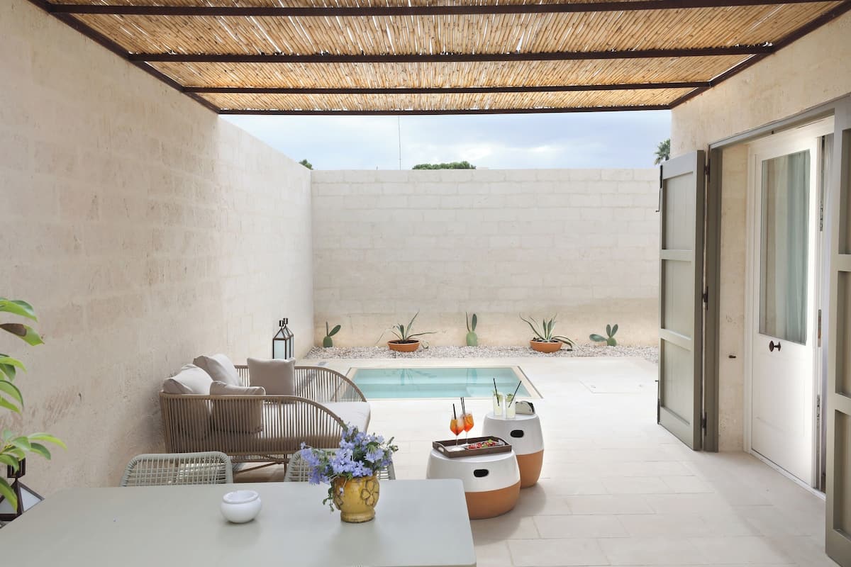 Suite with Patio and Private Pool | 私人泳池