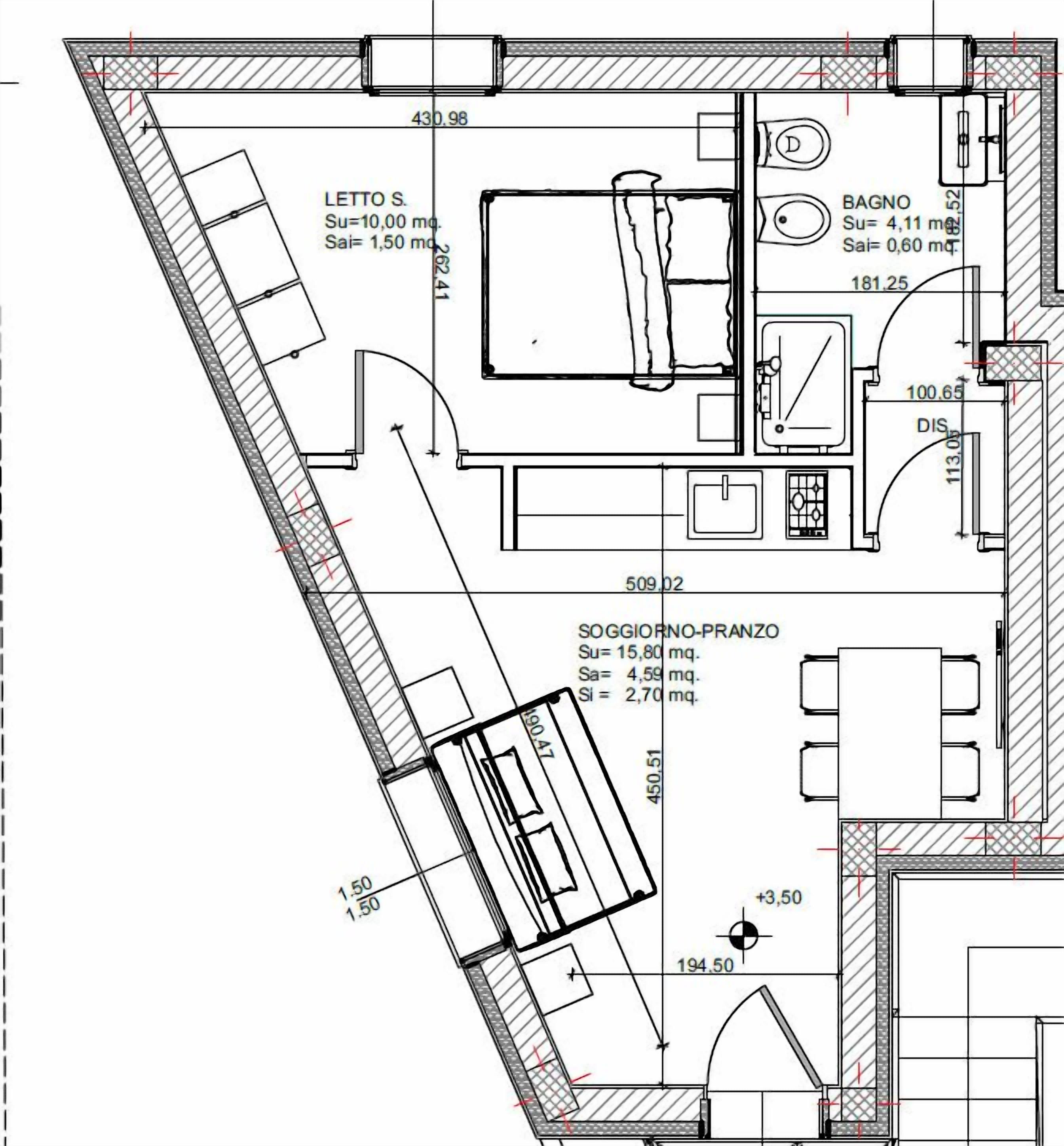 Een plattegrond van een hotelkamer met een slaapkamer, badkamer en kitchenette.