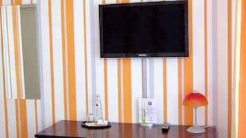 Hypo-allergenic bedding, in-room safe, desk, iron/ironing board