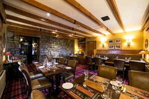 Lunch and dinner served, British cuisine - The Pheasant Inn (Hexham)
