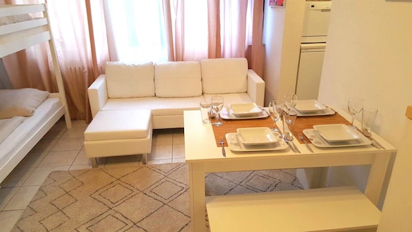 1 chambre, lits bébé (gratuits)