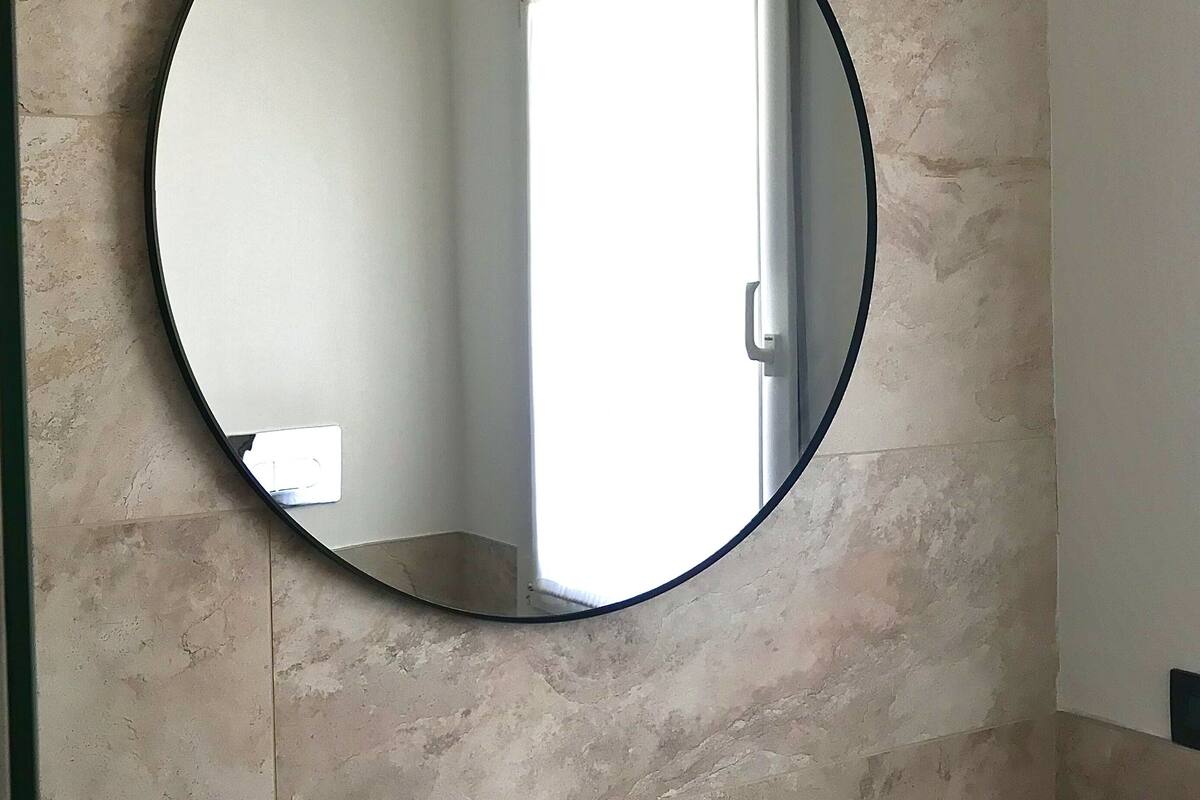 deluxe suite, 1 bedroom, terrace | bathroom | shower, free toiletries, hair dryer, towels