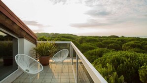 高级双人房, 1 张大床, 海洋景观 | 阳台