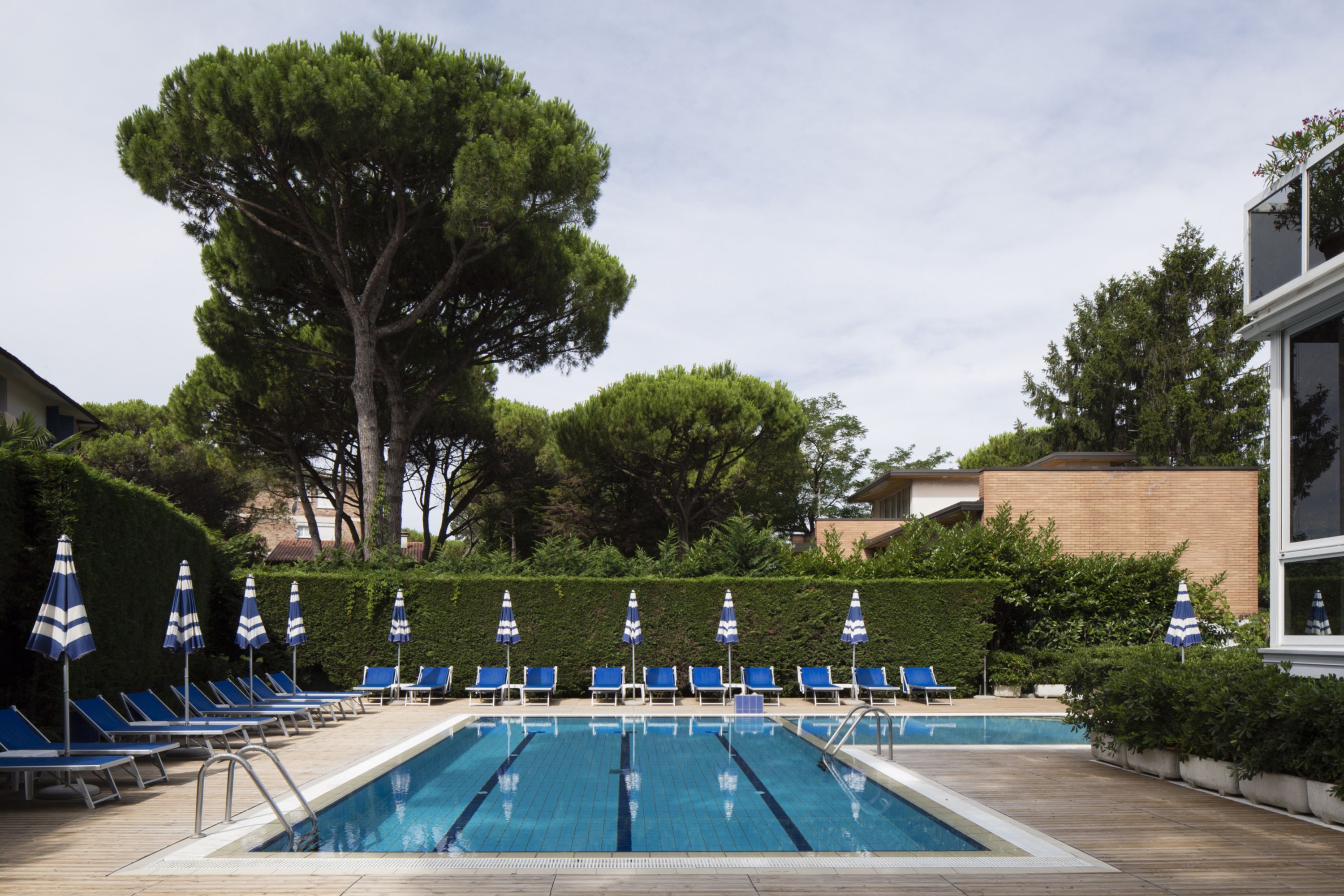 outdoor pool, open 8:00 am to 8:30 pm, pool umbrellas, pool loungers