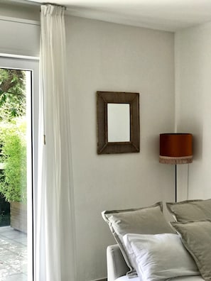 Suíte luxo, 1 quarto, terraço | Sala de estar