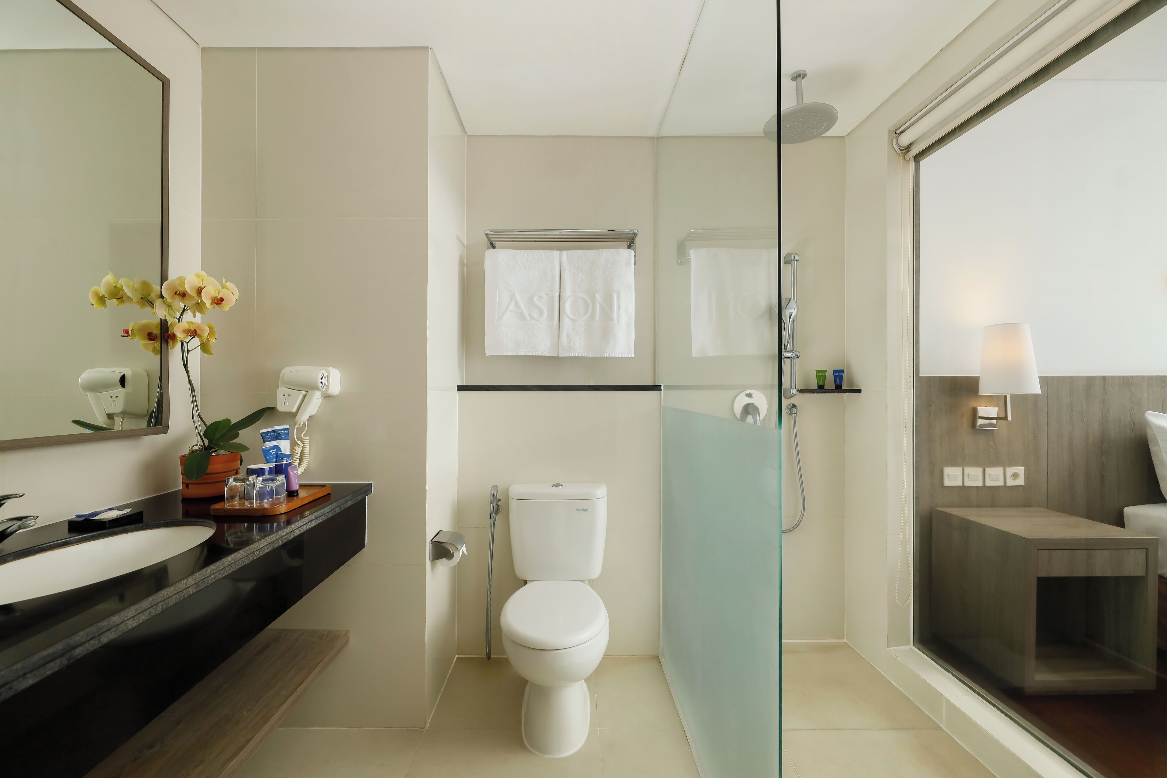 deluxe room | minibar, in-room safe, desk, laptop workspace