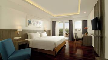 Minibar, in-room safe, desk, laptop workspace