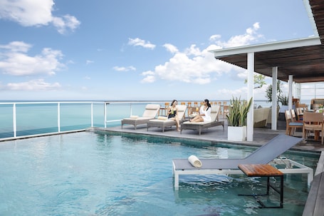 Outdoor pool, pool umbrellas, sun loungers