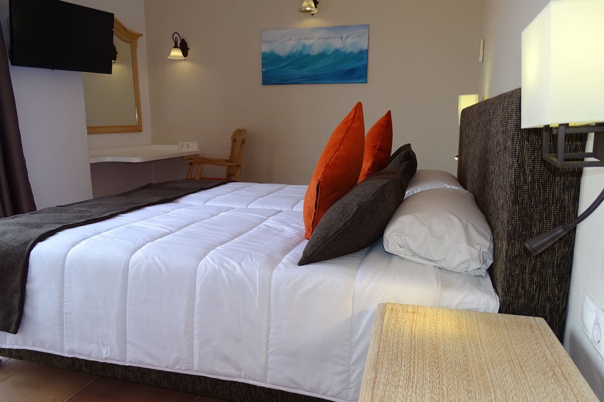 junior suite, sea view | desk, blackout curtains, free cots/infant beds, free wifi