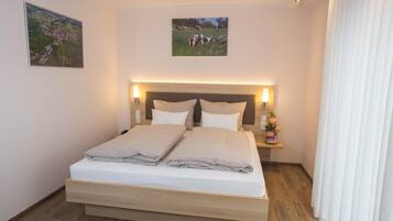 Zimmersafe, schallisolierte Zimmer, Bügeleisen/Bügelbrett
