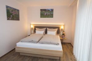 In-room safe, soundproofing, iron/ironing board, free WiFi - Leidringer Gästehaus (Rosenfeld)
