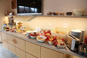 Free daily buffet breakfast