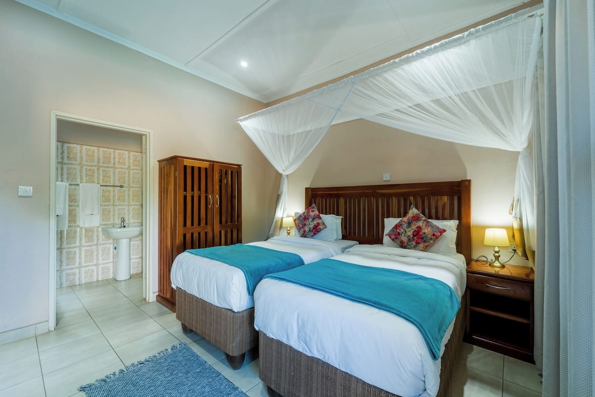 Twin Room | Egyptian cotton sheets, premium bedding, down comforters, minibar