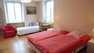 ์คํ ๋ค๋ ๋๋ธ๋ฃธ, ์นจ์ค 1๊ฐ, ๋ง๋น