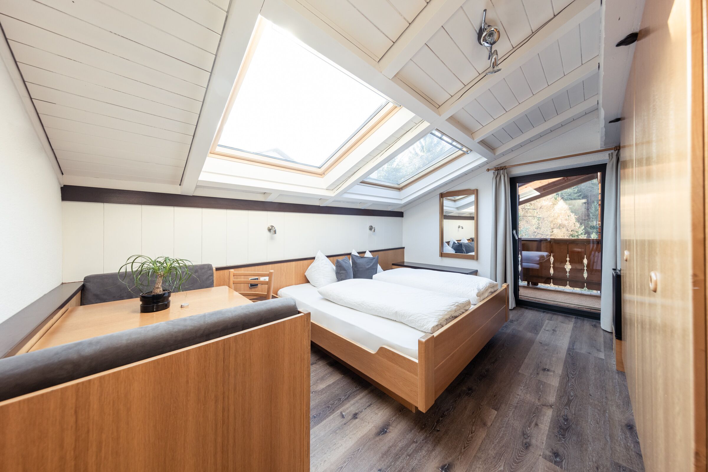 standard double room | 2 bedrooms, hypo-allergenic bedding, down duvets, minibar