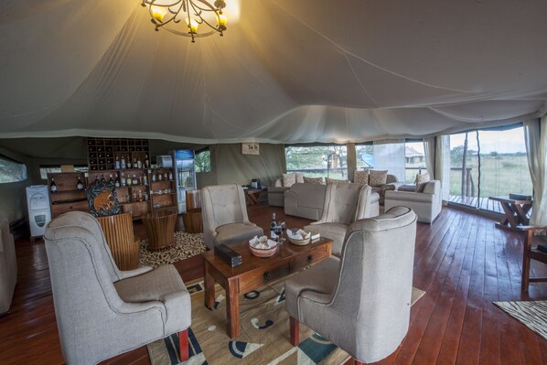 Luxury Tent | Living area - Serengeti Acacia Central Camp (Serengeti)