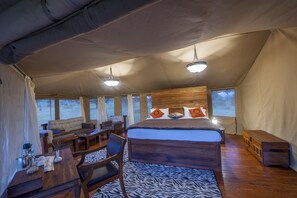 Luxury Tent | In-room safe, desk, free cribs/infant beds, rollaway beds - Serengeti Acacia Central Camp (Serengeti)