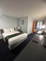 遮光窗帘、隔音、熨斗/熨板、免费 WiFi