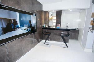 Executive Suite | In-room dining