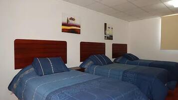 Chambre Triple Standard, 1 chambre, salle de bains privée | Literie de qualité supérieure, Wi-Fi gratuit