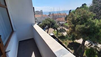 Deluxe Quadruple Room | Balcony