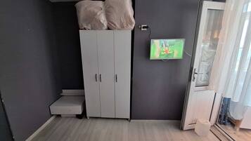 Gemeinsamer Economy-Schlafsaal, Mehrere Betten, mit Bad, Stadtblick | Individuell eingerichtet, schallisolierte Zimmer, kostenloses WLAN