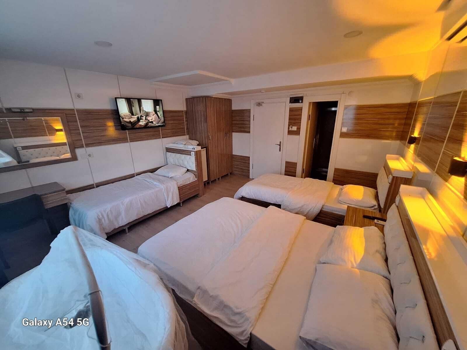 Comfort Quadruple Room, Multiple Beds, Ensuite, City View | Premium bedding, soundproofing, free WiFi, bed sheets