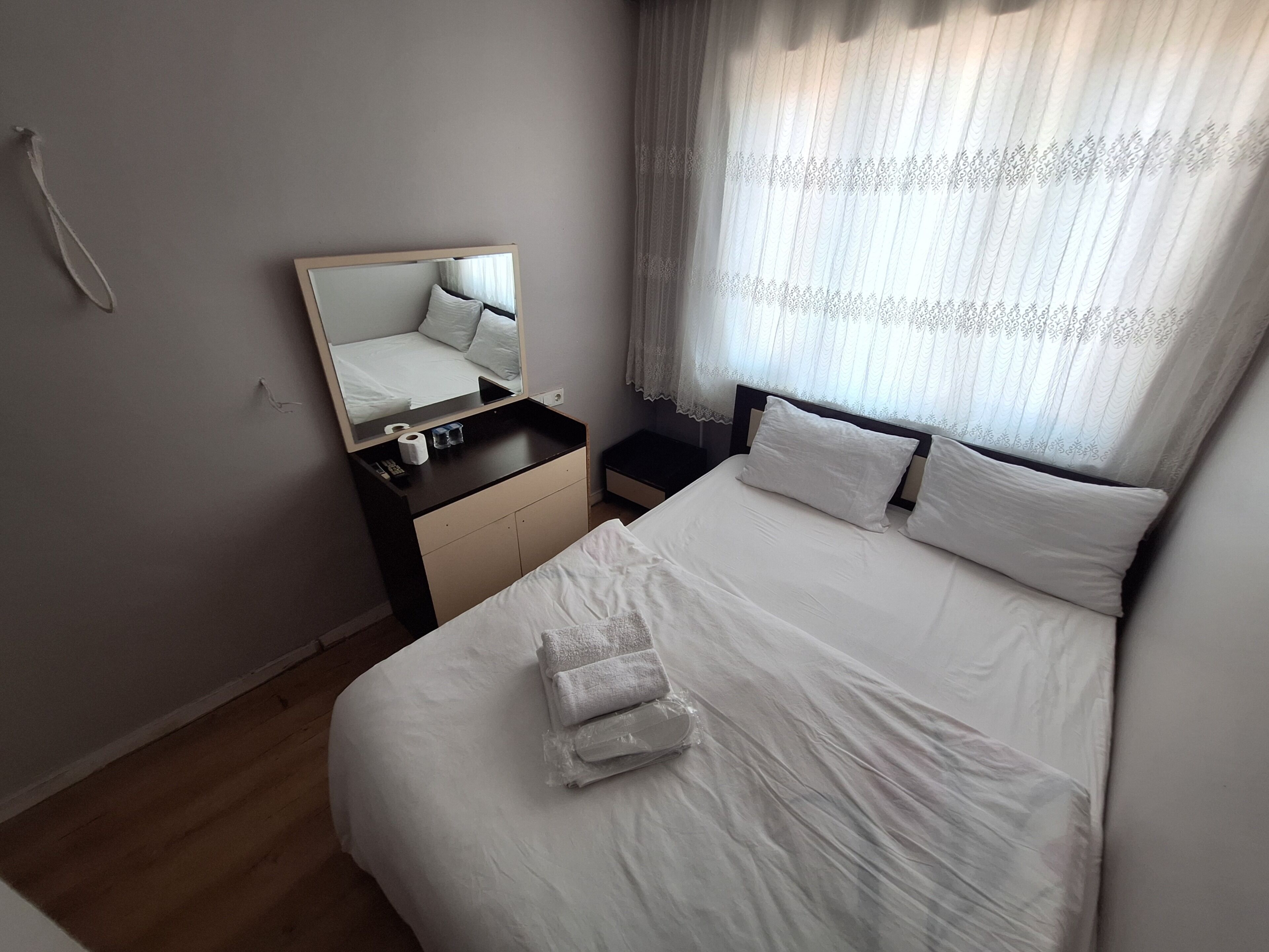 أغطية فراش متميزة وتجهيزات عازلة للصوت وواي فاي مجانًا وملاءات أسرّة