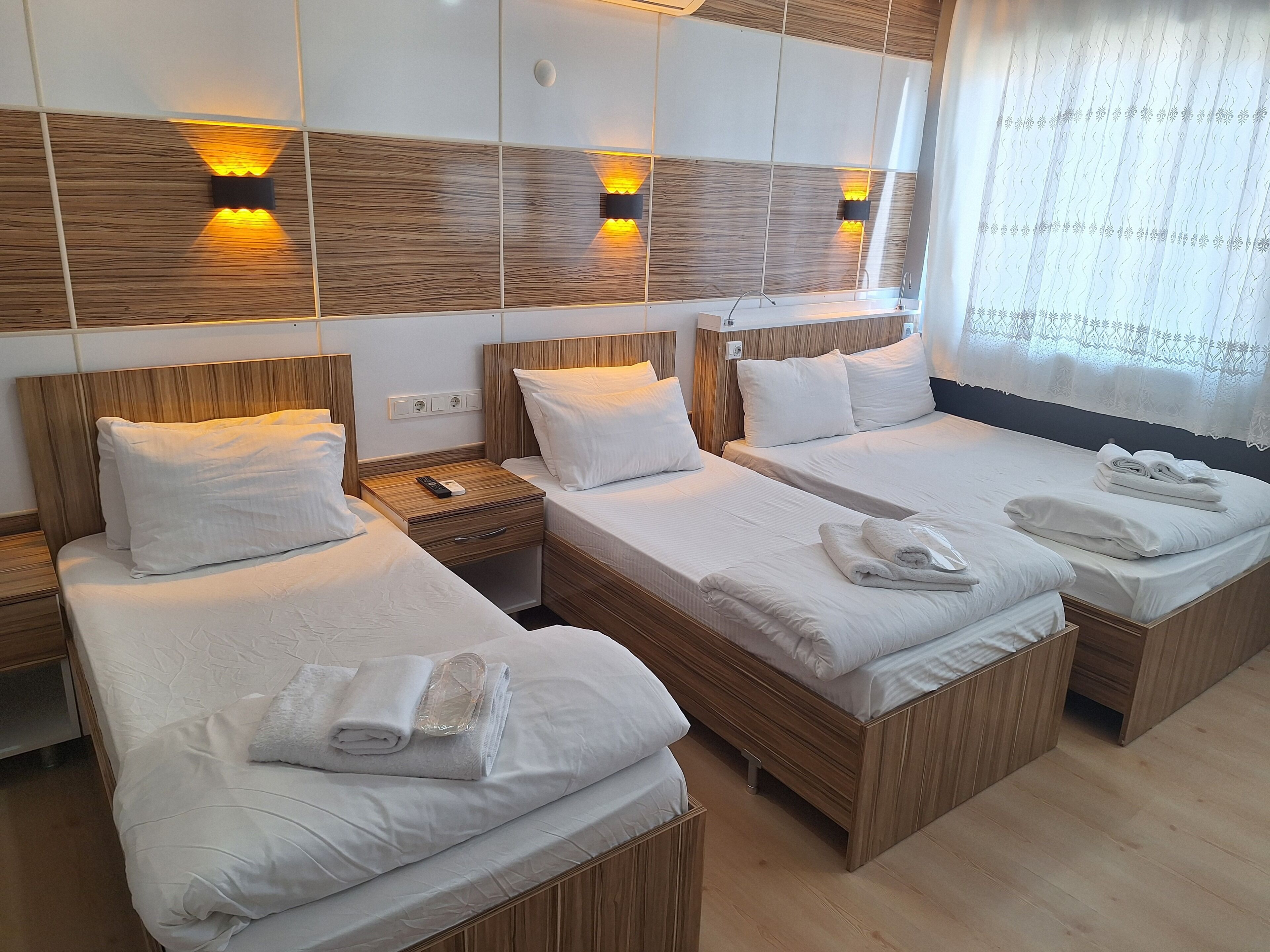 أغطية فراش متميزة وتجهيزات عازلة للصوت وواي فاي مجانًا وملاءات أسرّة