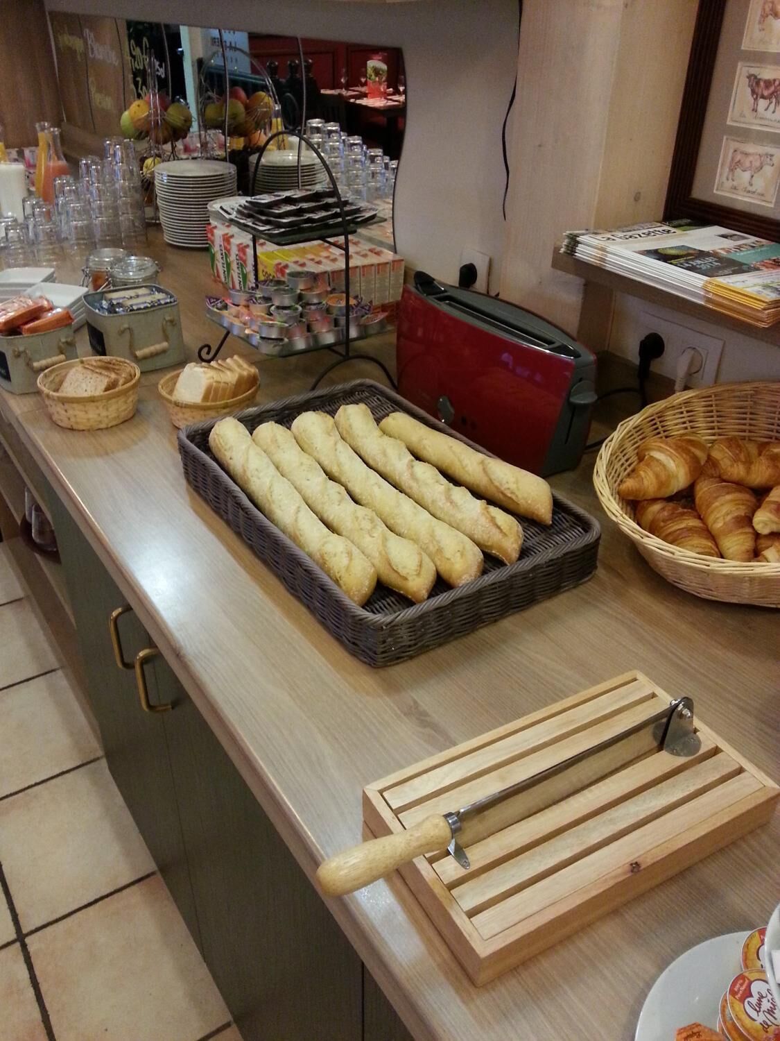 lunch and dinner served