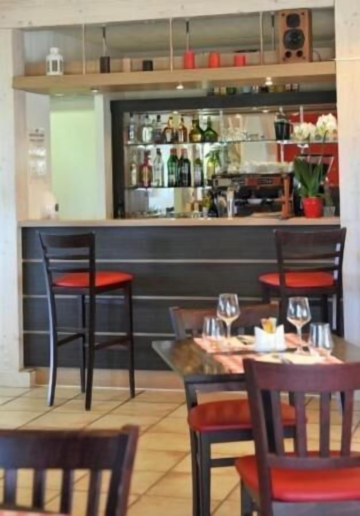 lunch and dinner served