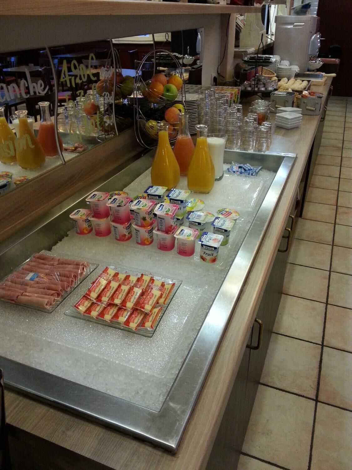 lunch and dinner served