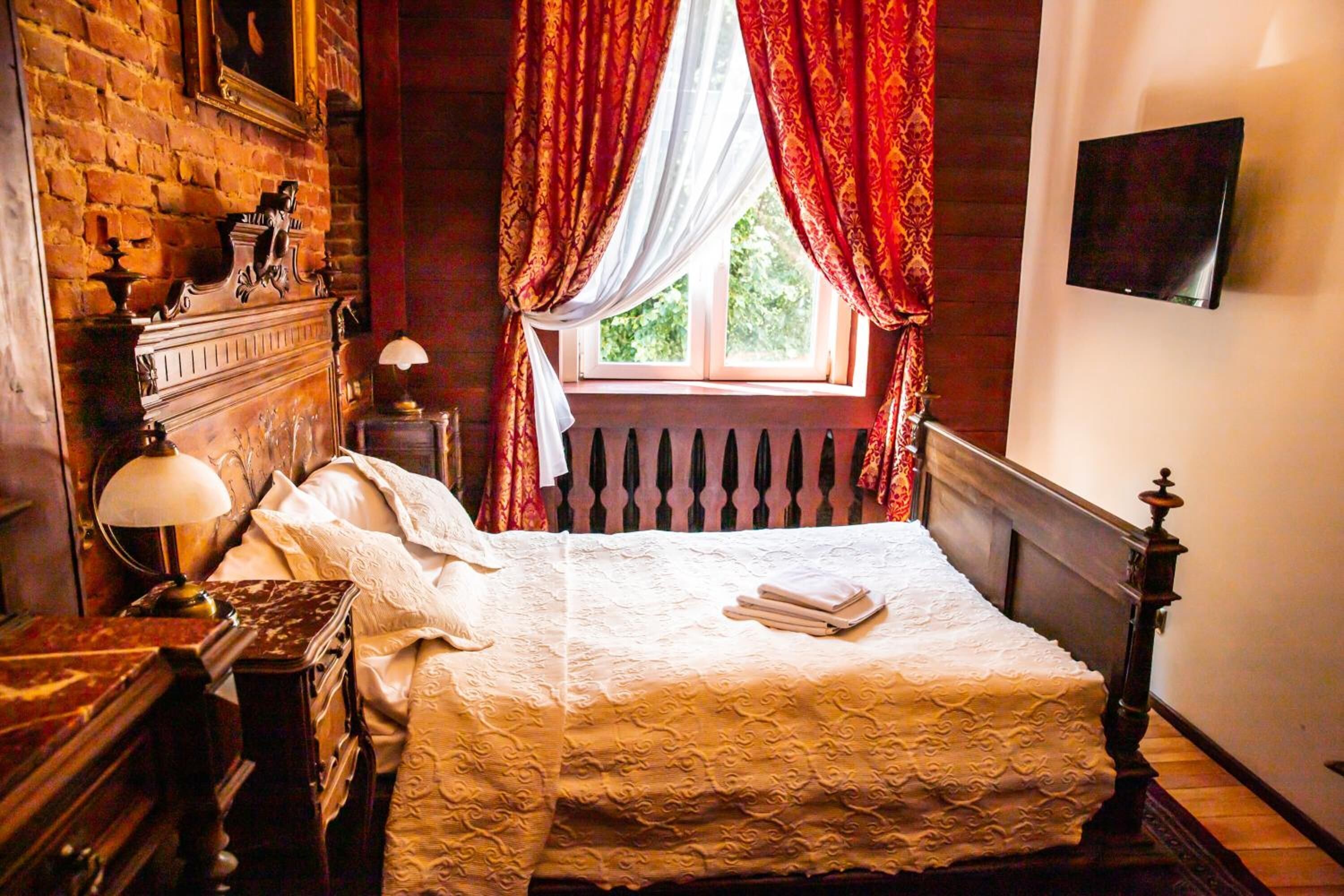 minibar, in-room safe, desk, iron/ironing board