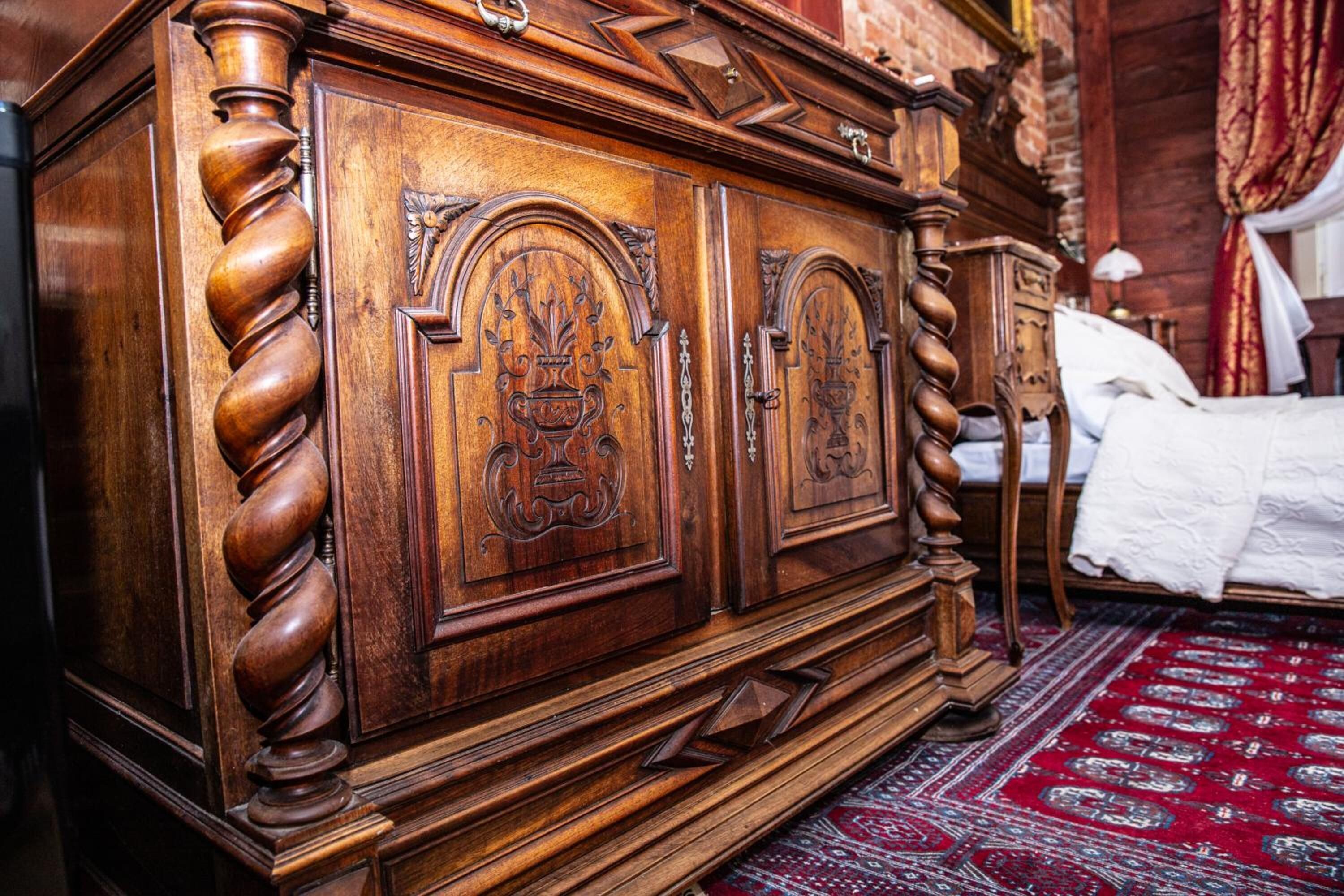 minibar, in-room safe, desk, iron/ironing board