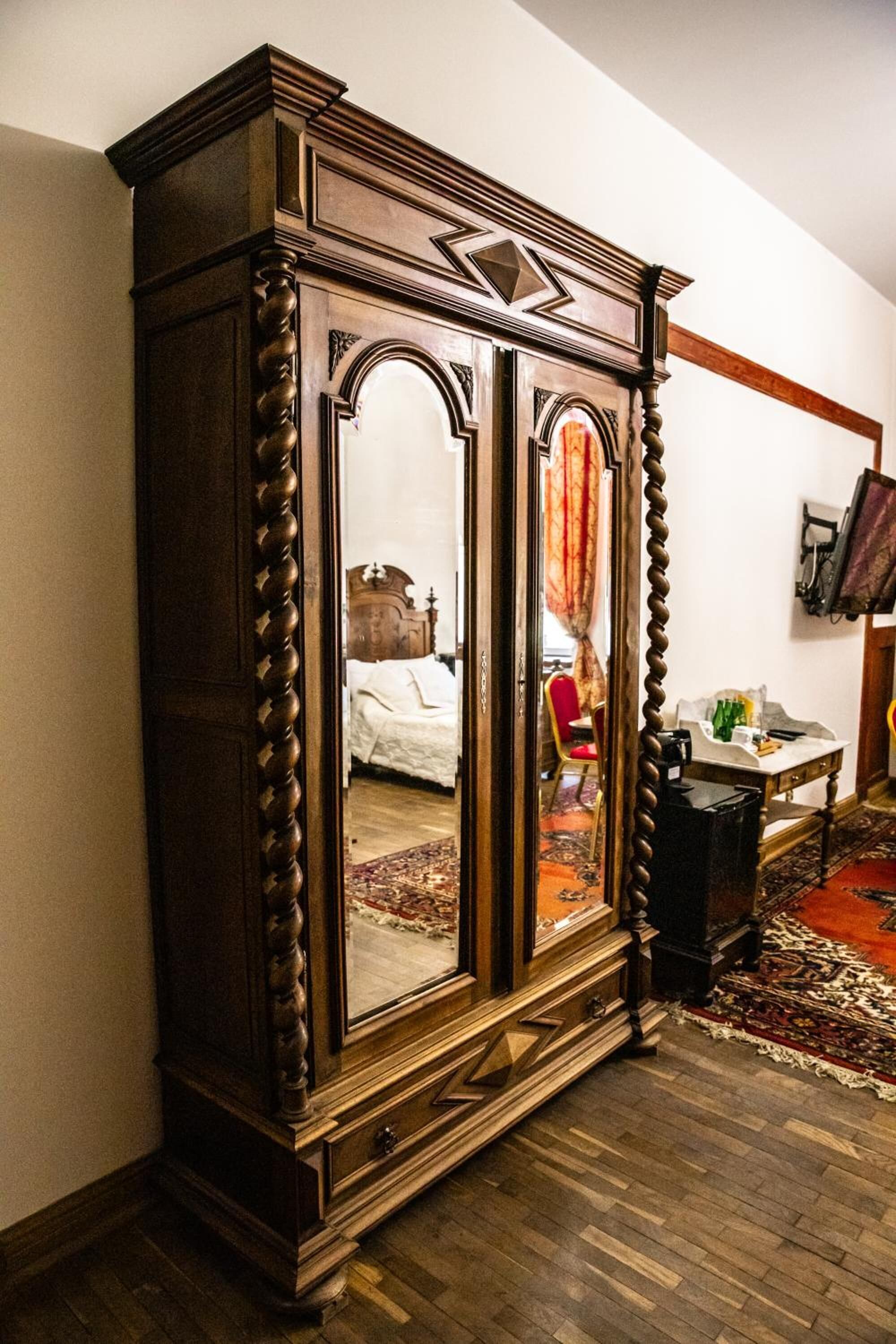 minibar, in-room safe, desk, iron/ironing board