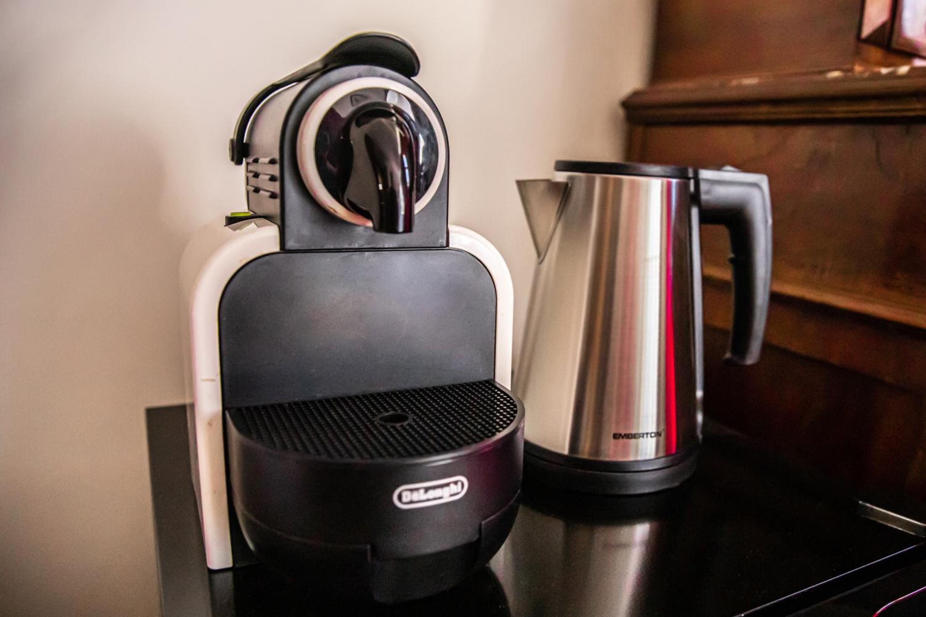 fridge, coffee/tea maker, electric kettle