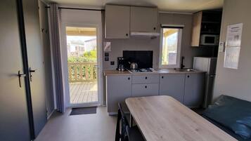 Mobile Home, 2 Bedrooms | Living area