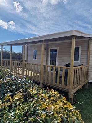 In-room dining - Les P'tites Maisons dans la Prairie (Sallertaine)