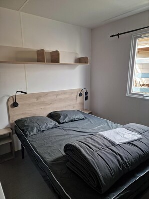 Mobile Unterkunft, 2 Schlafzimmer | Badezimmer | Handtücher