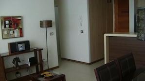Family Apartment, 2 Bedrooms, Balcony, Garden View | Living room - Departamento Laguna Mar 7 (La Serena)