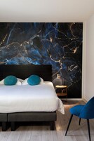 Desk, soundproofing, free WiFi, wheelchair access