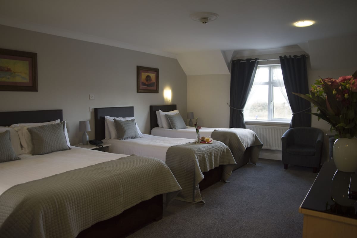 Family Room | In-room safe, desk, iron/ironing board, free WiFi