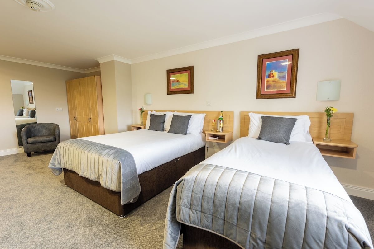 İki Ayrı Yataklı Oda | Odada kasa, masa, ütü/ütü masası, ücretsiz kablosuz İnternet