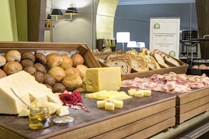 Petit déjeuner buffet compris tous les jours