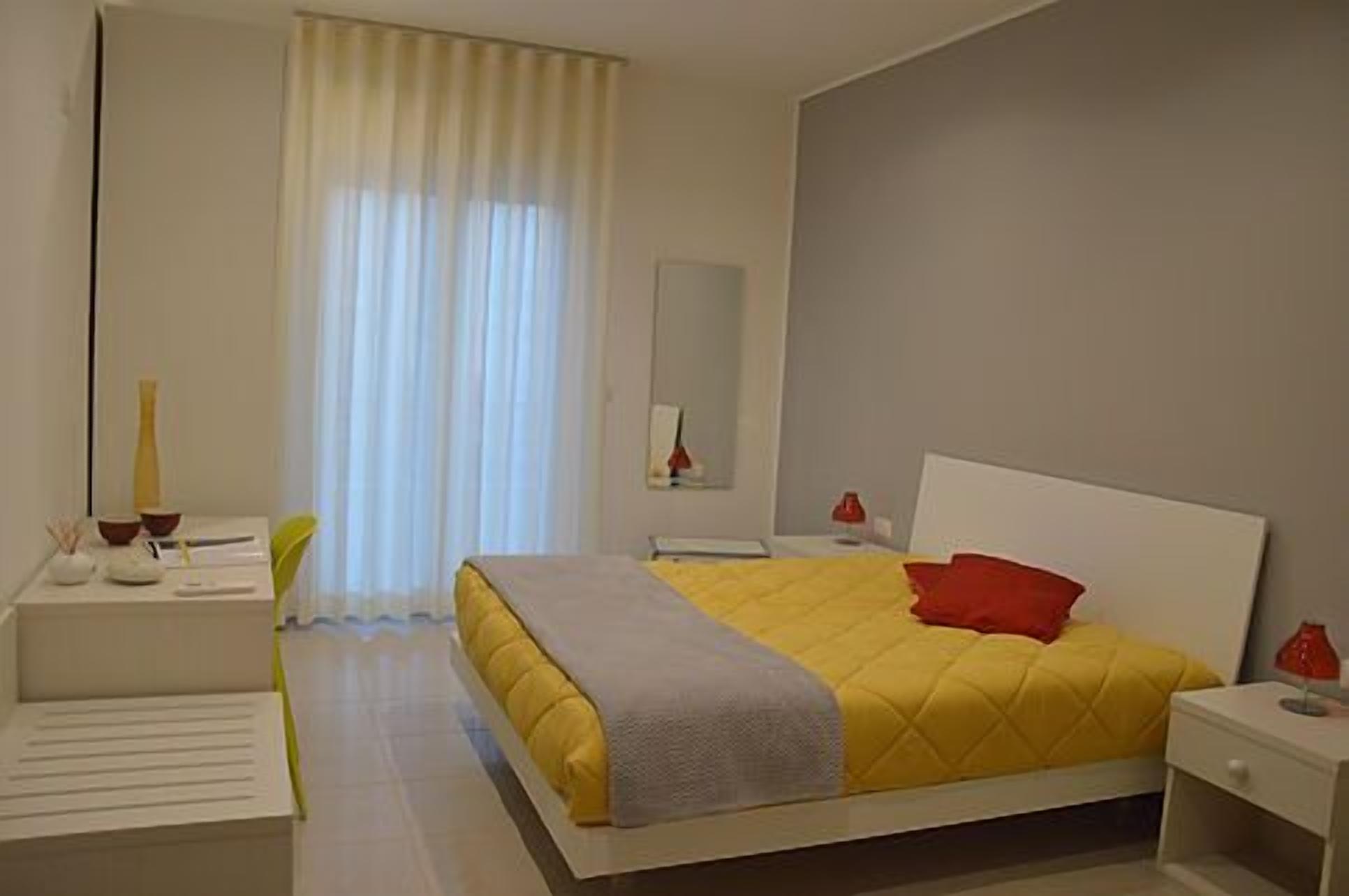 Desk, soundproofing, free cribs/infant beds, rollaway beds