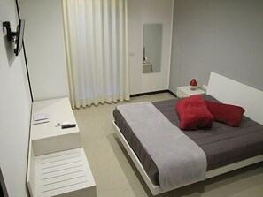 Desk, soundproofing, free cribs/infant beds, rollaway beds - Matera Sassi Rooms 21A 21B (Matera)
