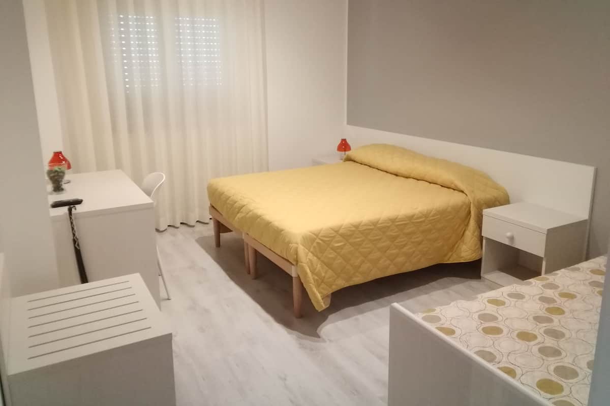 Desk, soundproofing, free cots/infant beds, rollaway beds