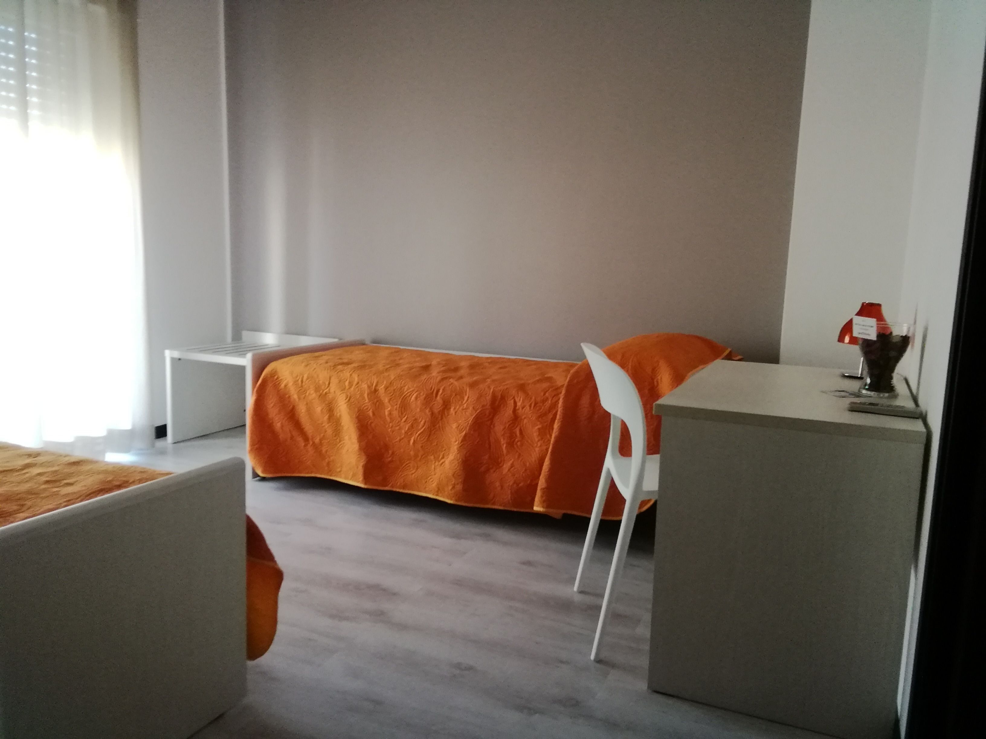 Desk, soundproofing, free cots/infant beds, rollaway beds